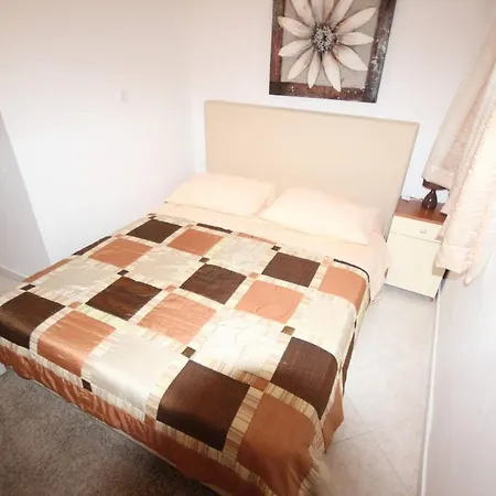 Small For A Great アパート ザダル