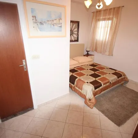 Small For A Great * ザダル